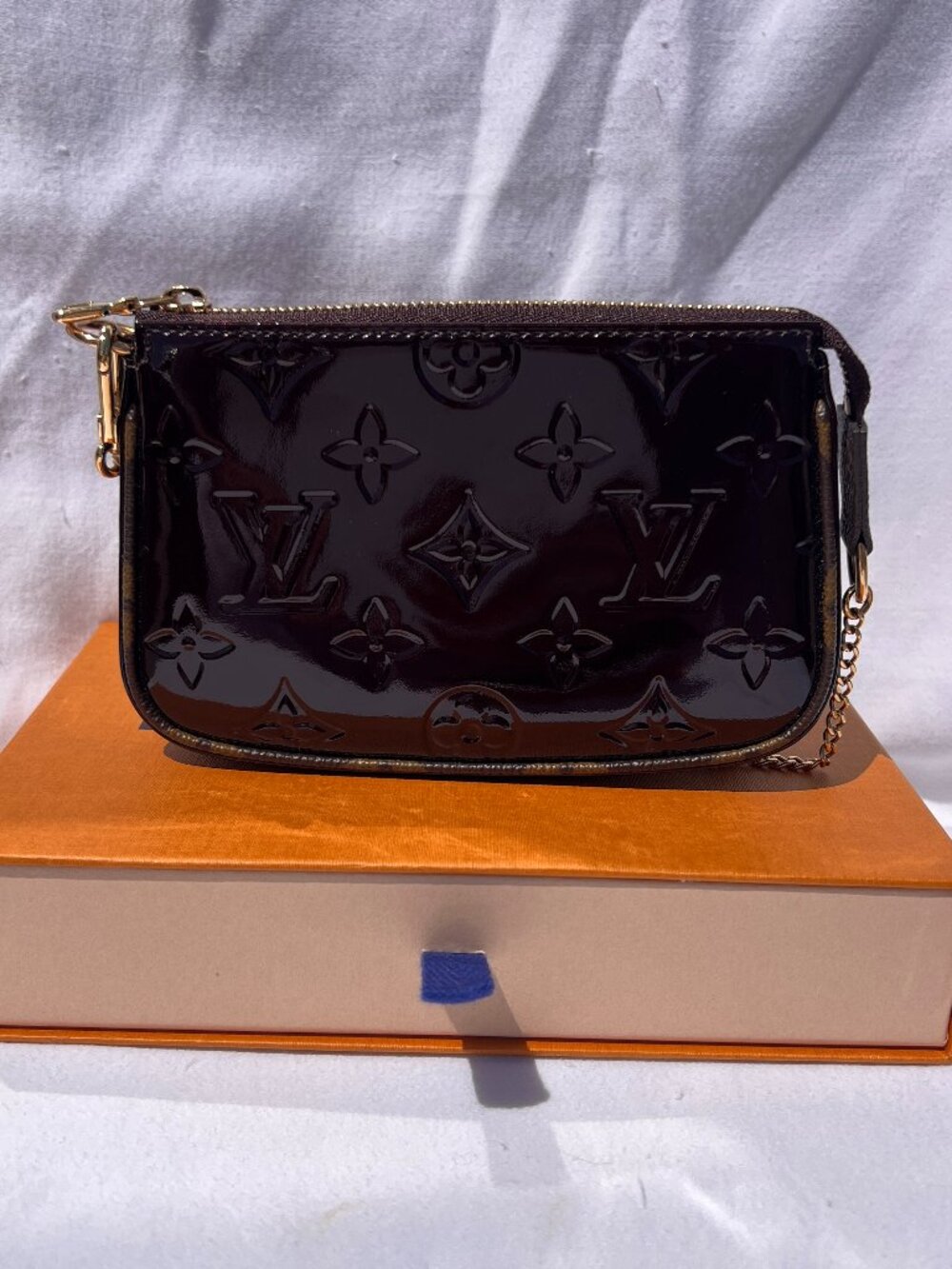 Louis Vuitton Mini Pochette Accessoires Vernis Amarante Product M90597